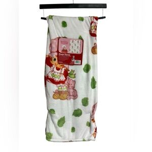 Strawberry Shortcake  White Multicolored 50” x 60” Plush Blanket